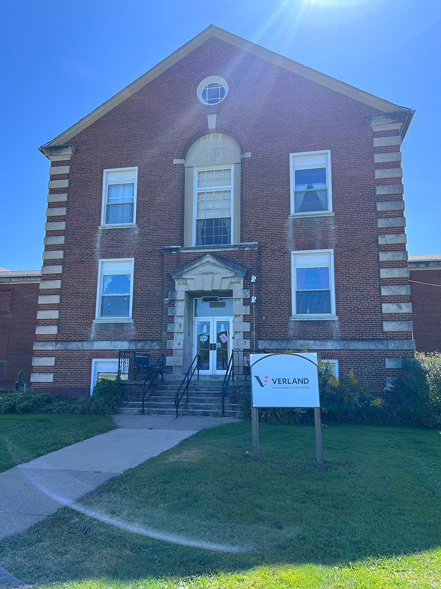 Verland-North-Entrance